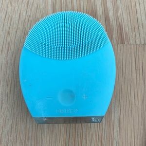Foreo Luna 3 combination cleaning device